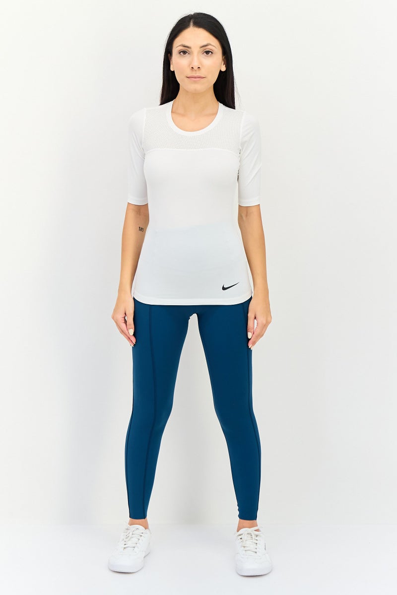 Nike تي شيرت رياضي نسائي قصير الأكمام في الهواء الطلق، أبيض - Image 4