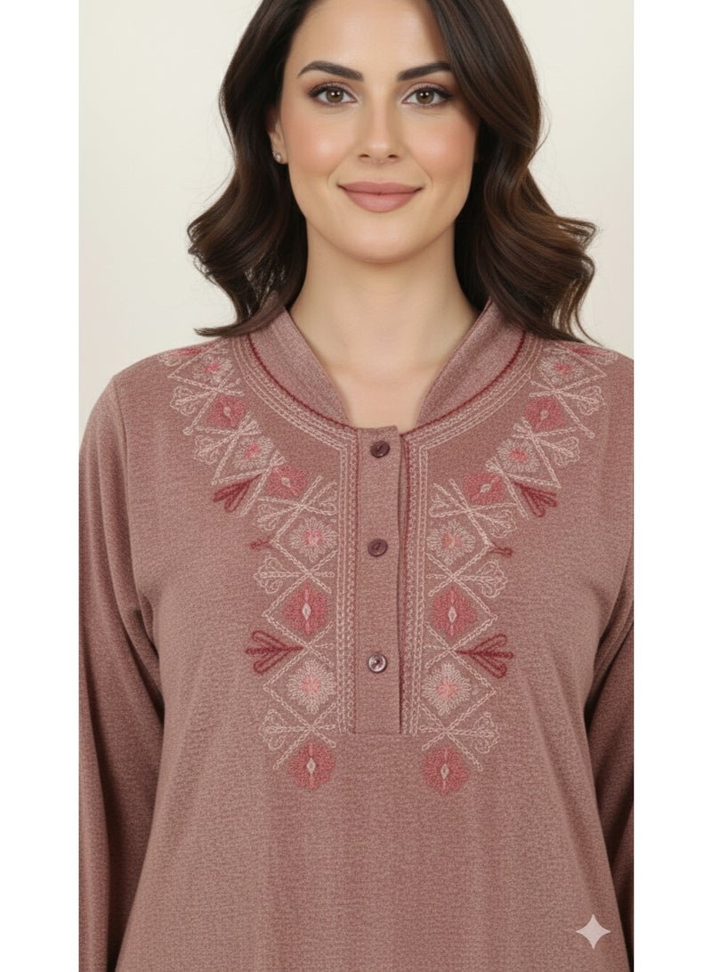زيكوتكس  جلابية قطيفة شتوية وردي ترابي 🍂 بتطريز هندسي دافئ - دفء وفخامة - Image 2