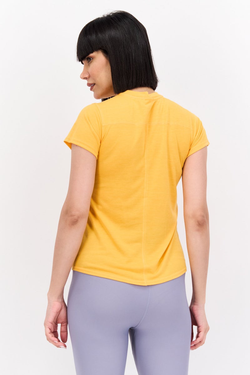 Brooks تي شيرت رياضي نسائي مناسب للتدريب، برتقالي فاتح - Image 4