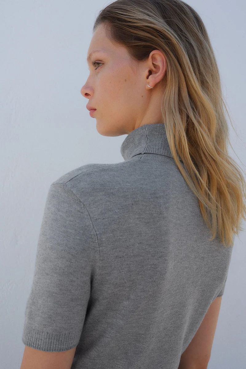 اتش اند ام Fine-Knit Polo-Neck Top