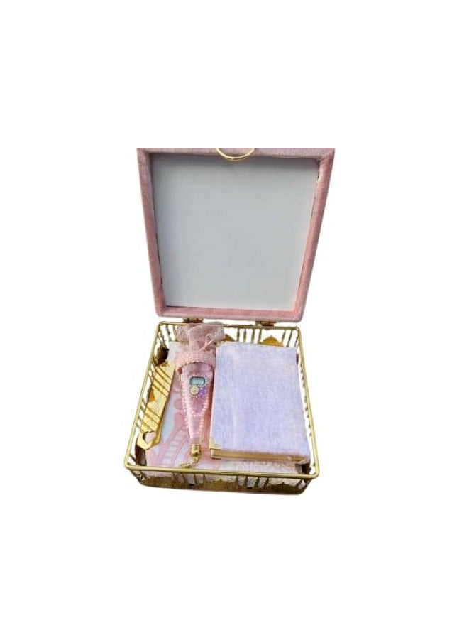 ريبنيو مجموعة هدايا قرآنية أنيقة مع صندوق مخملي، مصحف، تسبيح وسجادة صلاة - هدية إسلامية لرمضان، صندوق مقاس 20-28 سم، عيد، أو زفاف - وردي. - Image 1