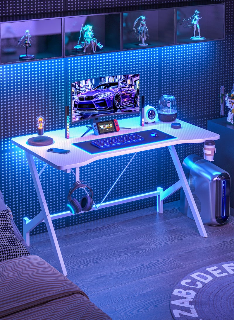 Lafulaifu طاولة ألعاب مريحة بسطح من ألياف الكربون، وخطاف سماعة رأس وحامل أكواب، ومكتب ألعاب 110×55×74 سم، ومكتب دراسة بفتحات كابلات مزدوجة، ومكتب كمبيوتر مثالي للاعبي الألعاب - Image 1