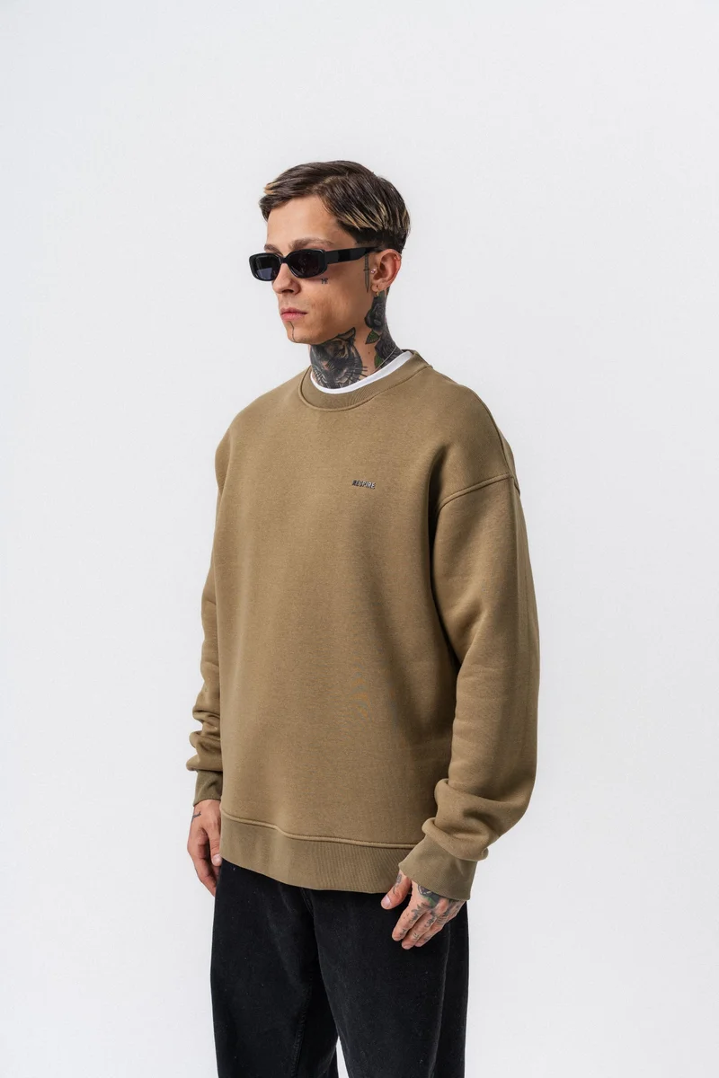 ريسباير سويت شيرت رجالي أساسي واسع (Oversize) بتفاصيل نص "Respire" لون كاكي