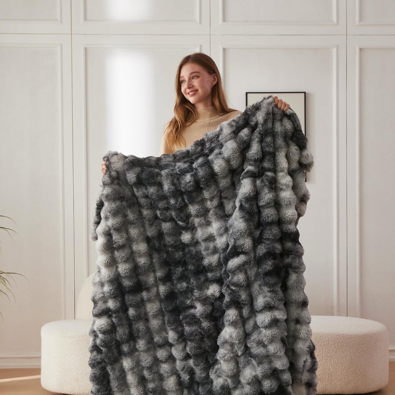 Coova Faux Rabbit Fur & Flannel رمي بطانية 50 × 60 بوصة - بطانية ناعمة غامضة ودافئة فاخرة لجميع الفصول القابلة للتنفس والمريحة لأريكة أريكة السرير وصبغ التخييم صبغة رمادية فاتحة - Image 3