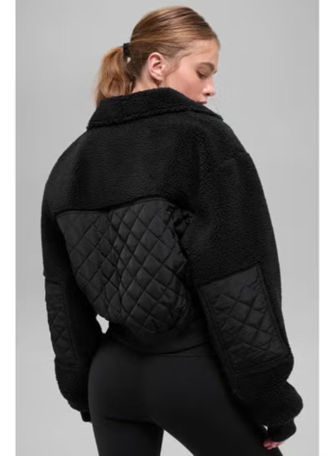 ألو جاكيت بومبر من جلد الحمل Alo Yoga Edge - Image 4