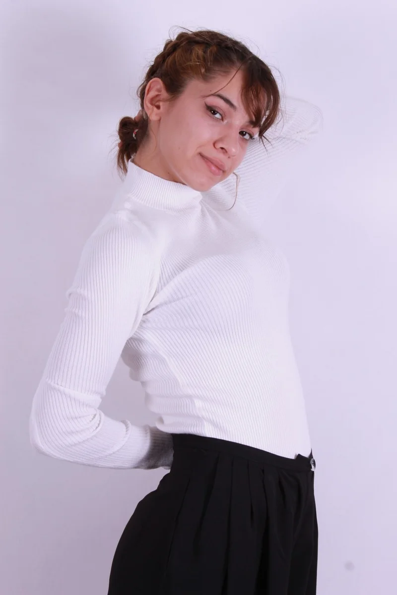 Fashion Friends Women's Ecru Sweater - 24K0112K1