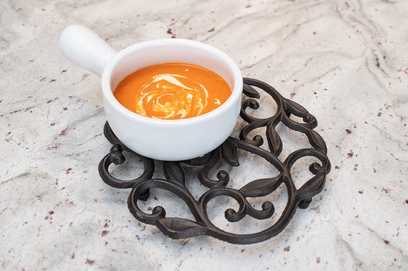 GASARÉ, Cast Iron Trivet for Hot Dishes, Pots, and Pans, Metal Trivet, Vine Design, Rubber Feet Caps, Ring Hanger, 8 Inches, Brown, 1 Unit - Image 5