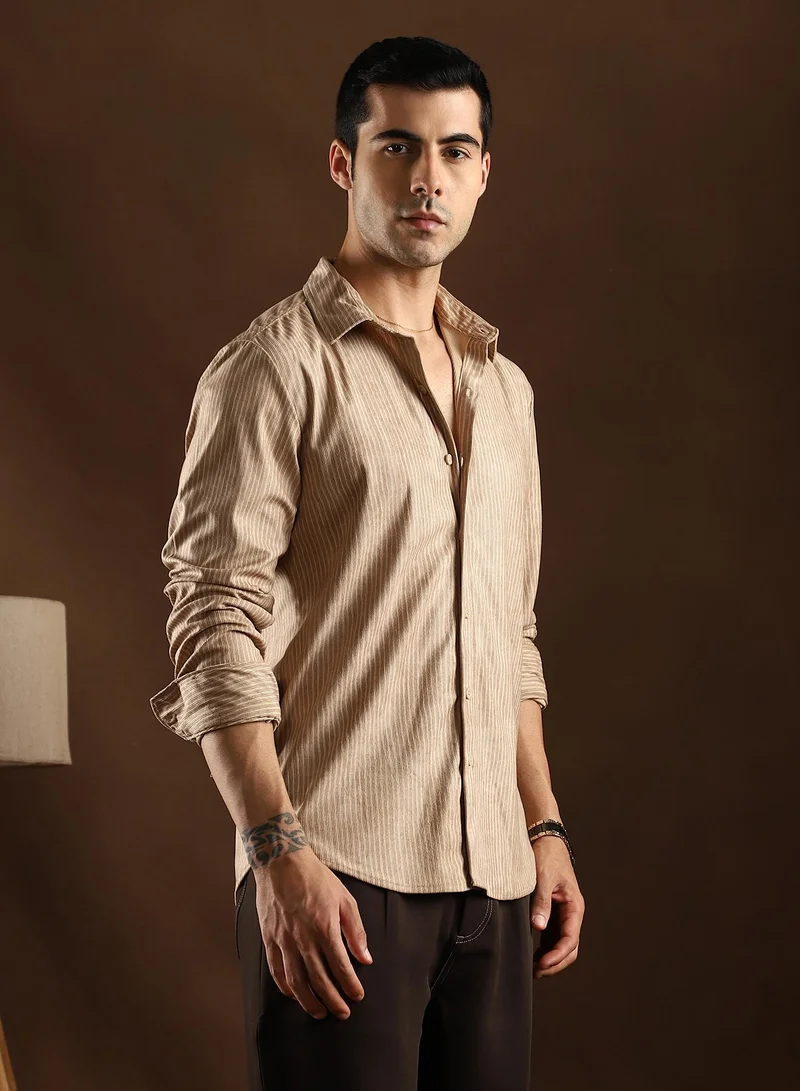 Campus Sutra Campus Sutra Men's Sand Beige Rhythm-Weave Shirt For Casual Wear | Mid-Rise | Regular Fit | Button Closure | Shirt Crafted With Comfort Fit For Everyday Wear