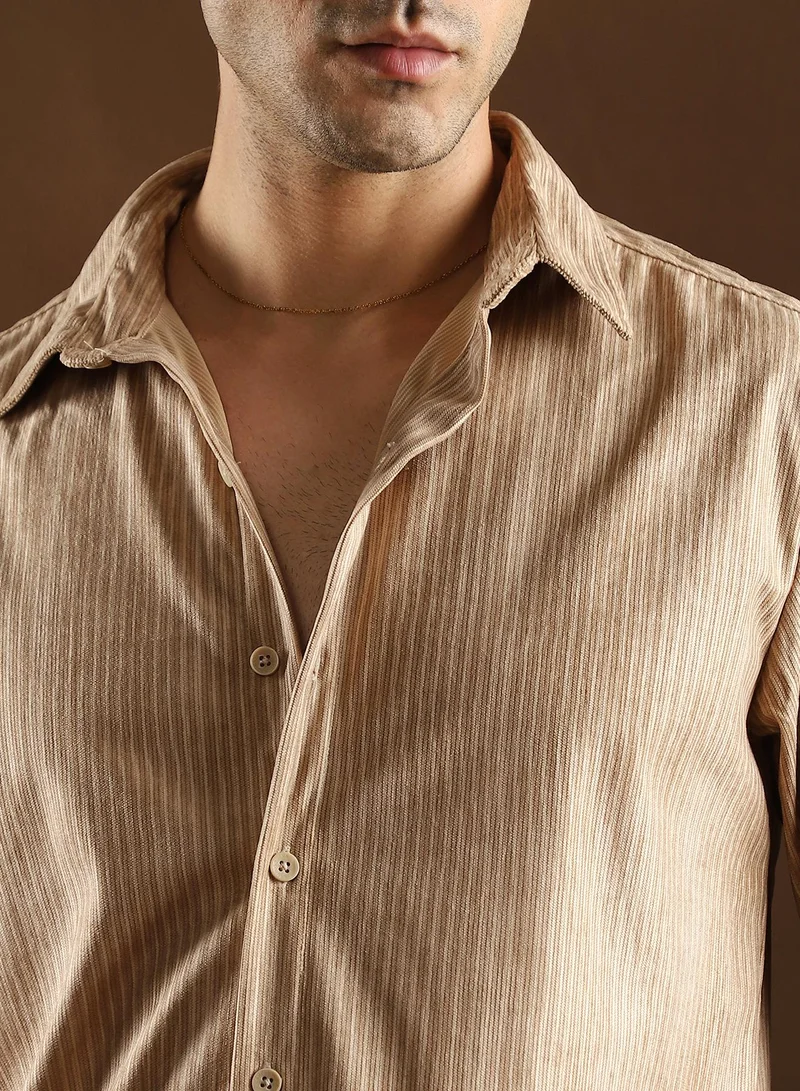 Campus Sutra Campus Sutra Men's Sand Beige Rhythm-Weave Shirt For Casual Wear | Mid-Rise | Regular Fit | Button Closure | Shirt Crafted With Comfort Fit For Everyday Wear