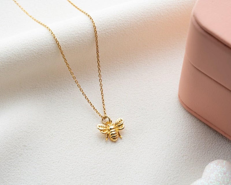 LLWOM Gold Necklace for Women, 14K Gold Plated Bee Necklace Dainty Bee Necklaces for Women Trendy Necklaces Jewelry - Image 4