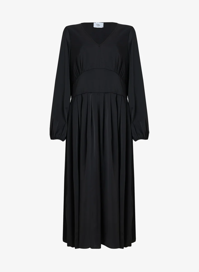 ايلا بلس فستان بياقة هالتر