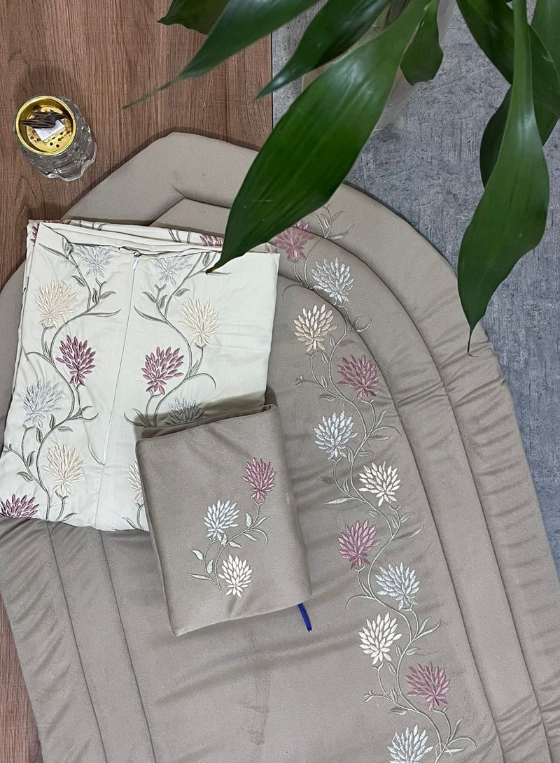 سجادة صلاة مريحة مطرزة بزهور ملونة  , من 3 قطع - Image 1