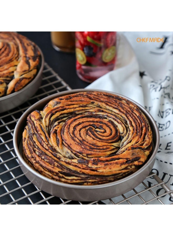 شيف ميد صينية بيتزا غير لاصقة مقاس 15 سم  توفر توزيع حرارة مثالي لنتائج مقرمشة، متينة وسهلة التنظيف، ومناسبة للاستخدام في الفرن والطهي اليومي. - Image 2