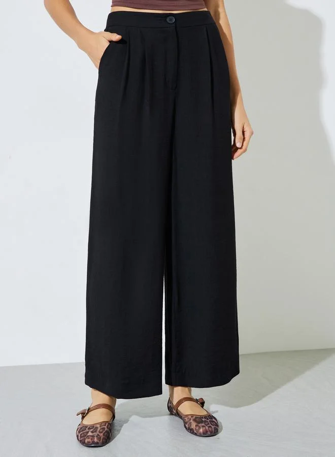 ستايلي Black Wide Leg Pleated Trousers with Side Pocket