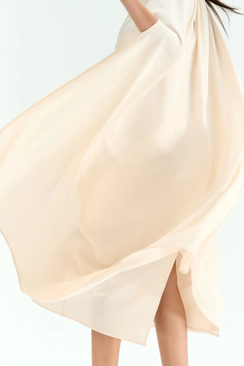 اتش اند ام فستان بكاب ومزين بالخرز