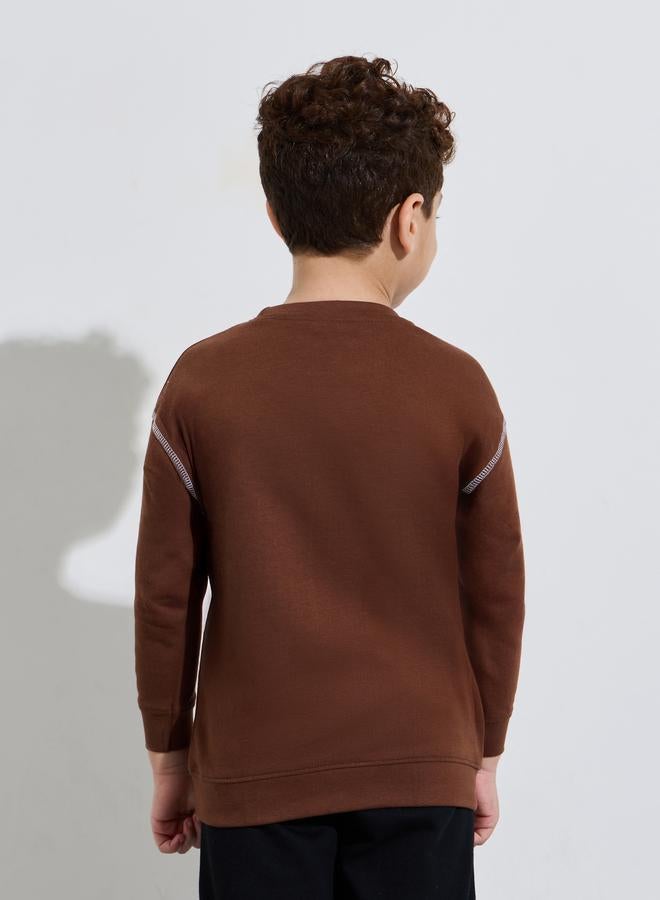 Styli Boys Brown Contrast Stitching Kangaroo Pocket Oversized Sweatshirt - Image 4