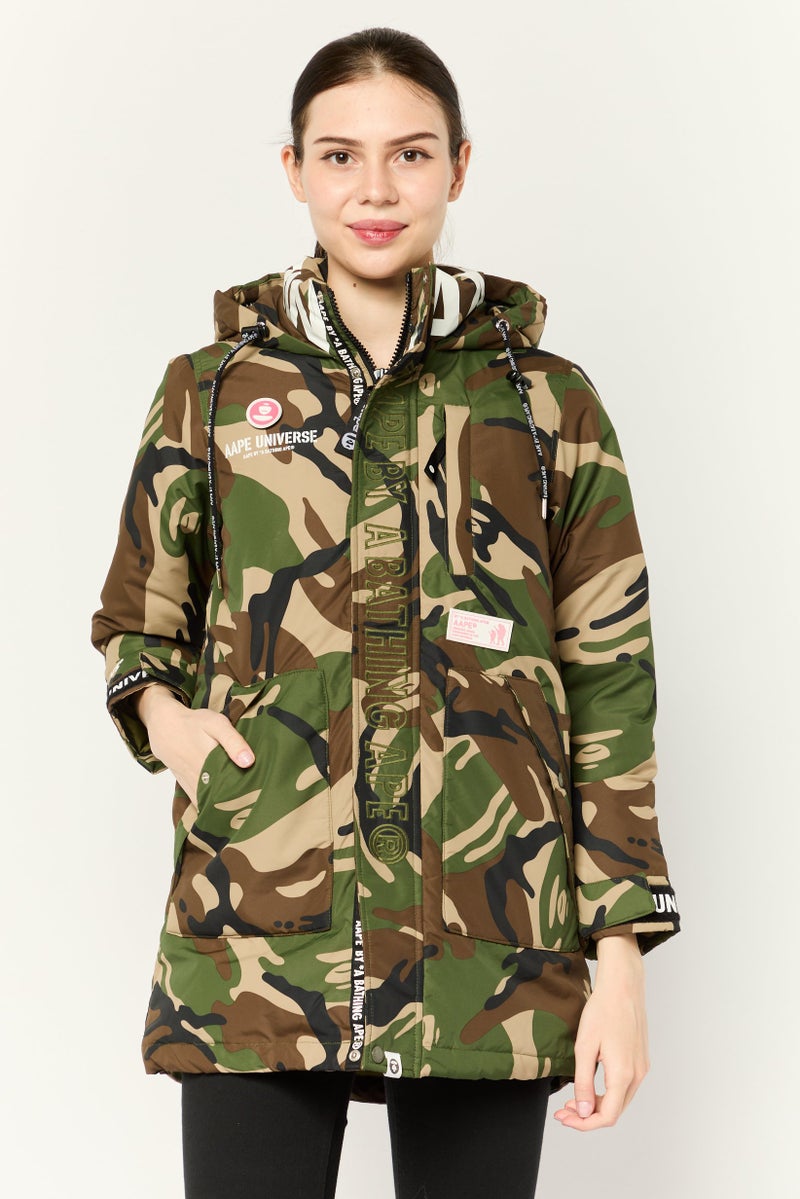 Aape BY *A BATHING APE® جاكيت بافر تمويه للنساء، زيتوني/بني - Image 1