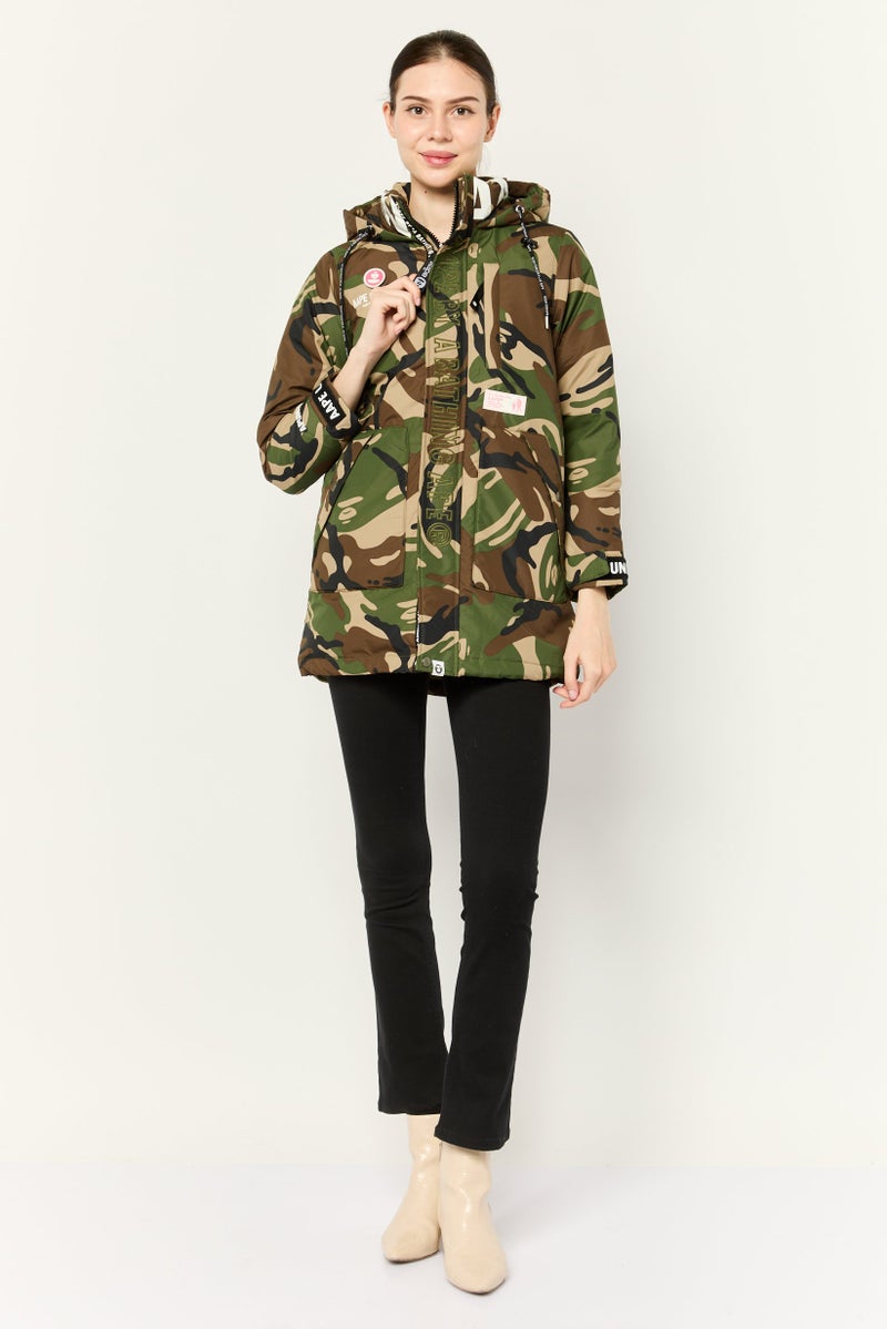 Aape BY *A BATHING APE® جاكيت بافر تمويه للنساء، زيتوني/بني - Image 2