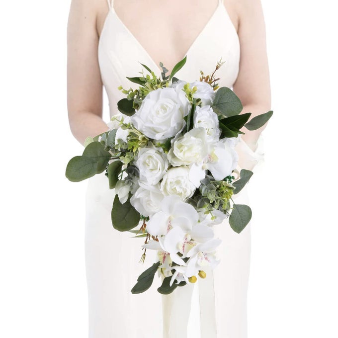 ARTIFICIAL BRIDAL BOUQUET 11 INCH WHITE ARTIFICIAL WEDDING BOUQUETS FOR BRIDE BRIDAL BOUQUET BRIDESMAID BOUQUET TOSSING BOUQUET FOR WEDDING CEREMONY AND ANNIVERSARYWHITE