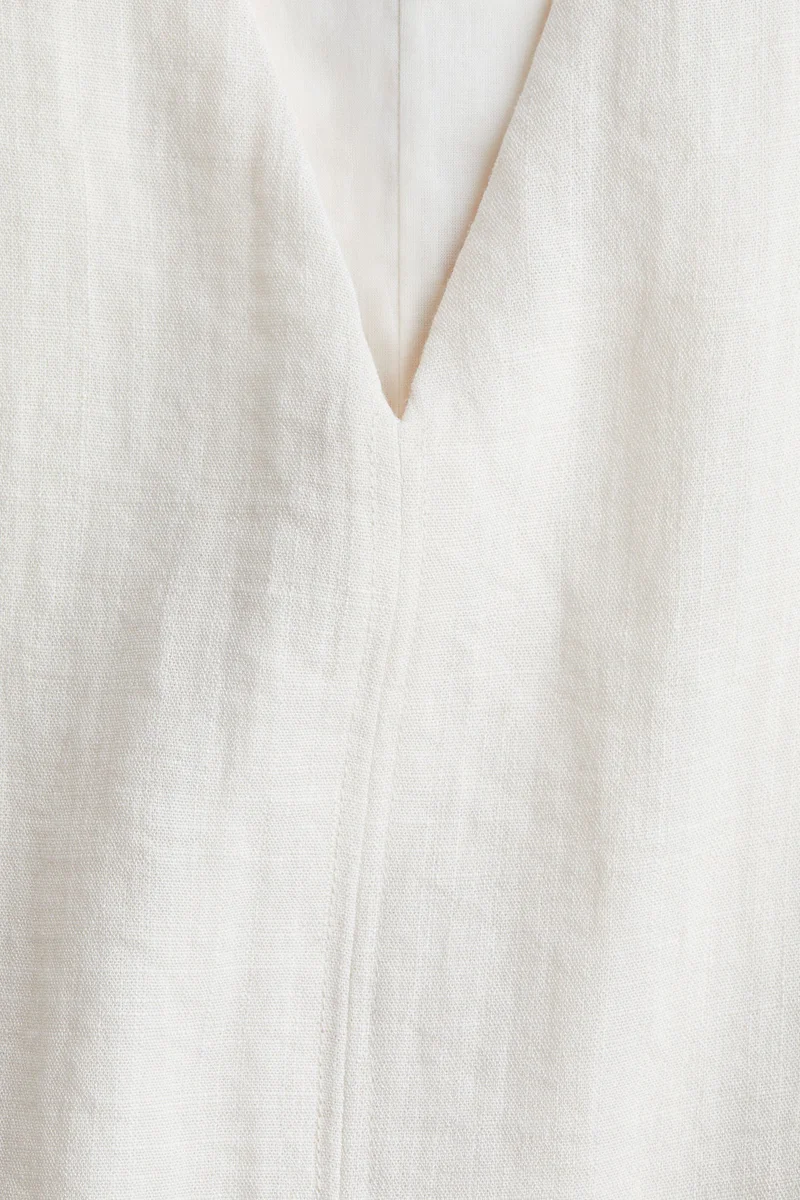 اتش اند ام فستان بقصة واسعة بياقة على شكل حرف