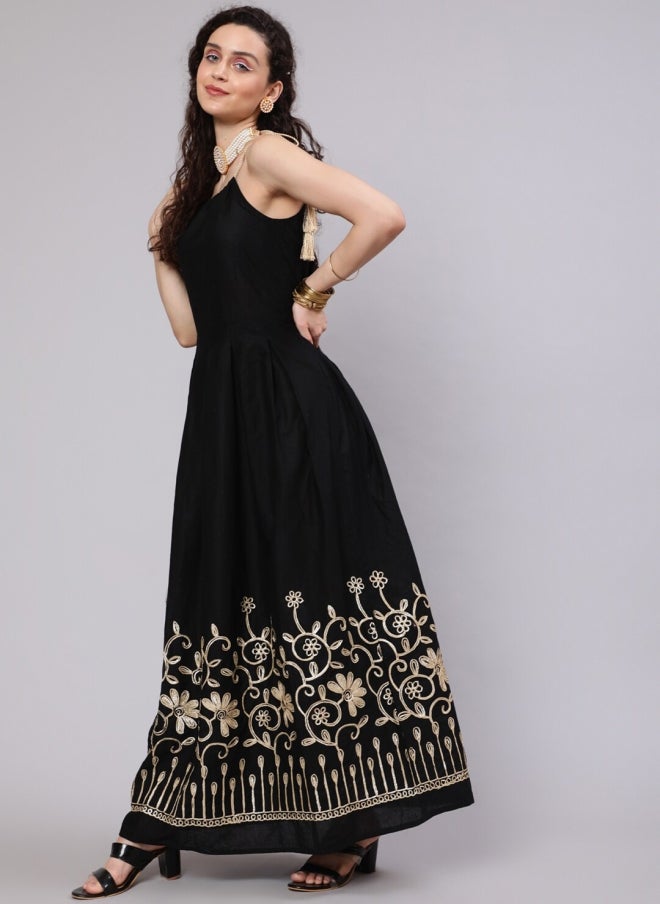 أيه كيه إس فستان ماكسي مطرز بالزهور للنساء باللون الأسود - Image 4