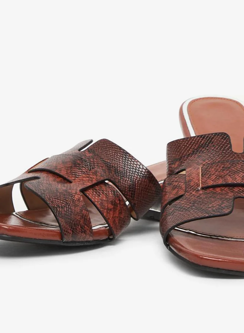 تايك تو صندل نسائي بنقشة جلد الثعبان وكعب سميك