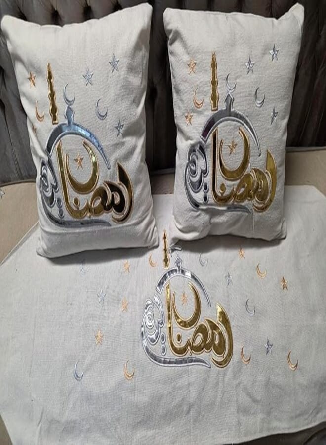 طقم وسادة وممفرش طاولة رمضان مزخرفه, خط عربي مطرز بقلب ونوم، تتضمن 2 وسادة مقاس 45 * 45 سم وممفرش طاولة مقاس 150 * 47 سم طقم من 3 قطع خمات عالية الجوده