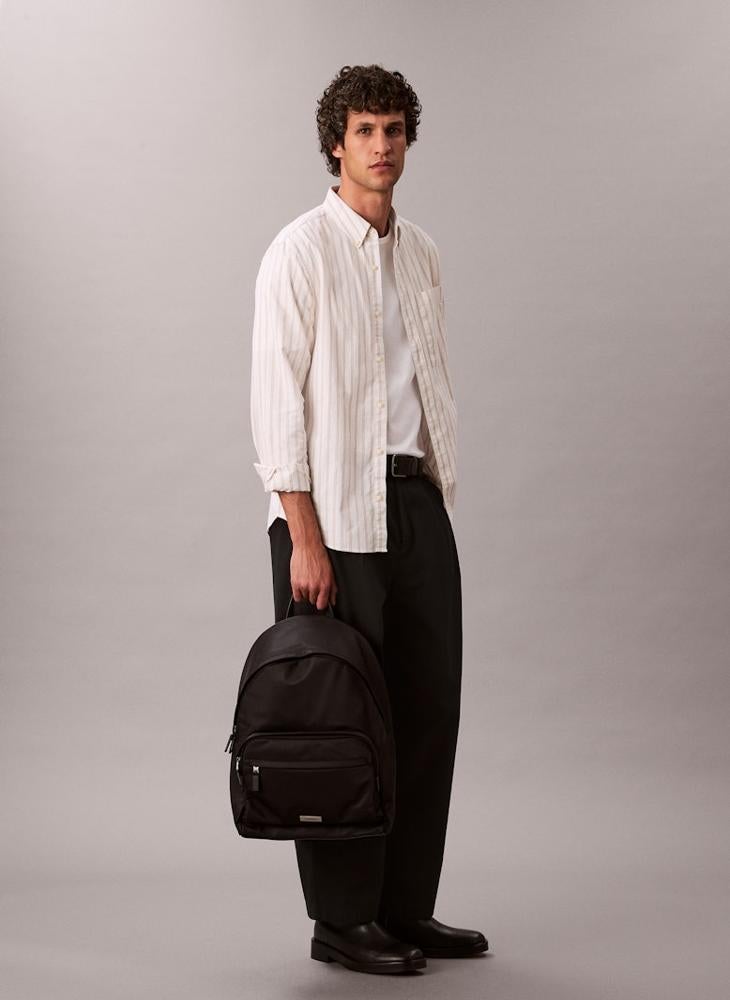 كالفن كلاين حقيبة ظهر دائرية أنيقة - Image 2