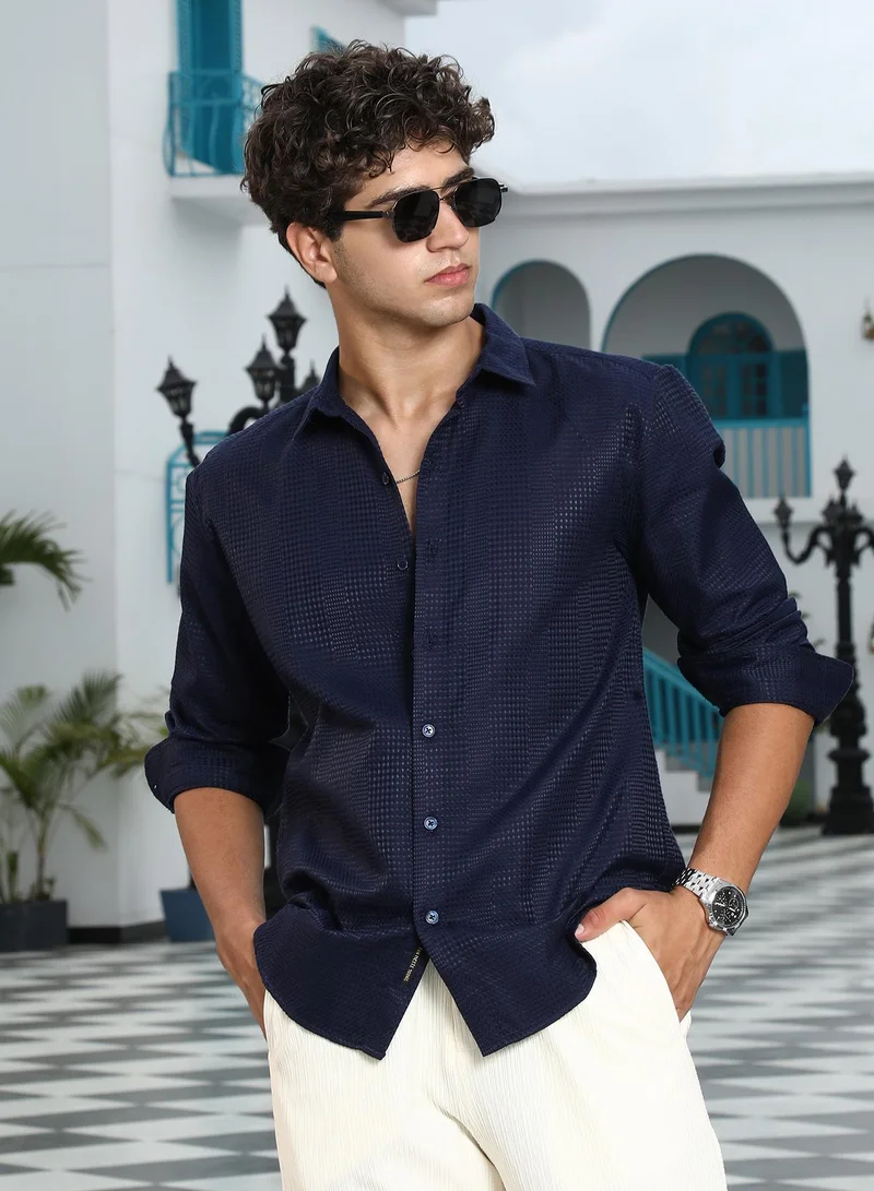 كامبوس سوترا قميص كامبس سوترا رجالي أزرق ليلي بنقوش هندسية وياقة واسعة وأكمام طويلة بأزرار وحافة منحنية