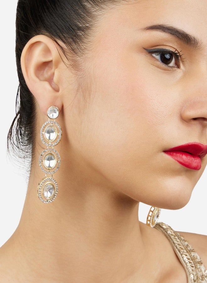 Zaveri Pearls أقراط متدلية مرصعة بألماس نمساوي لامع من زافيري بيرلز باللون الذهبي للنساء - ZPFK17129 - Image 4