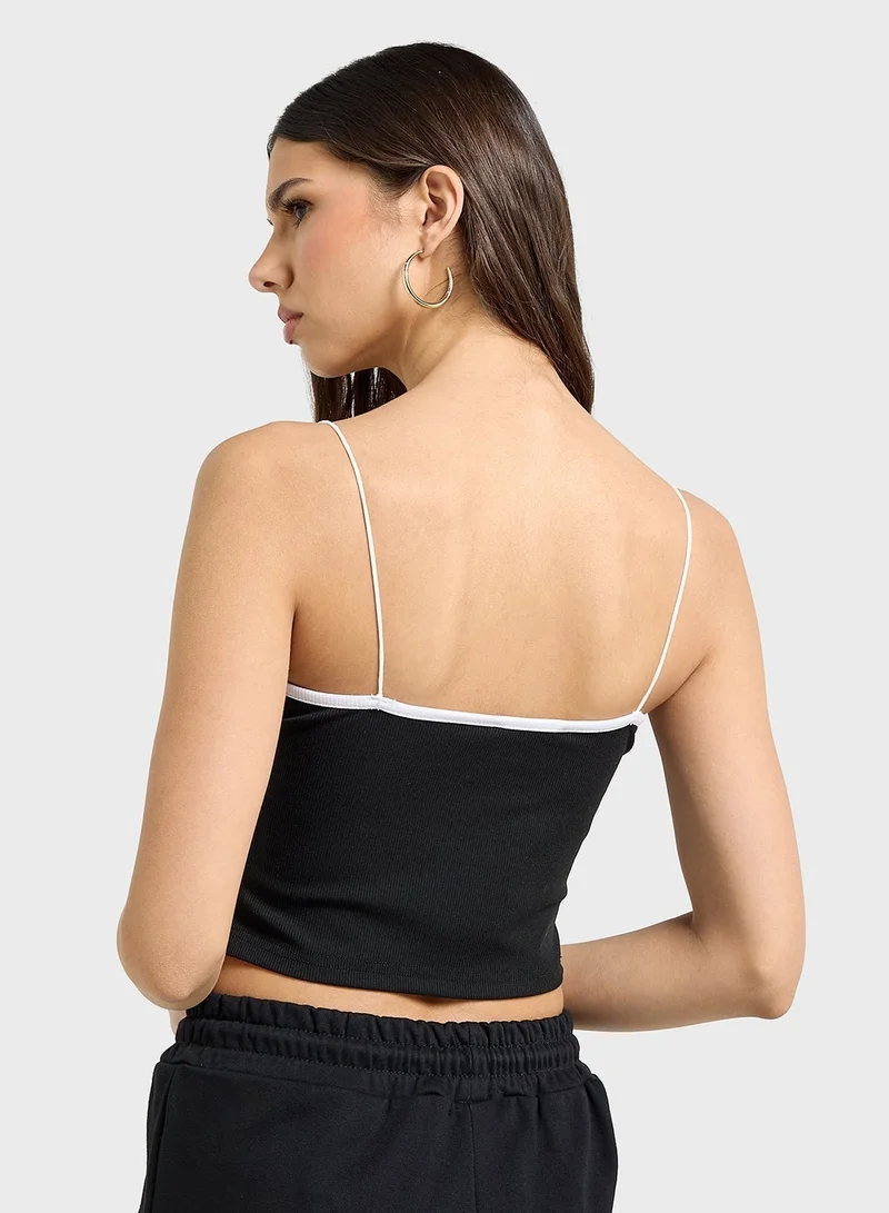 جينجر بلوزة بدون أكمام بشريط أحادي اللون