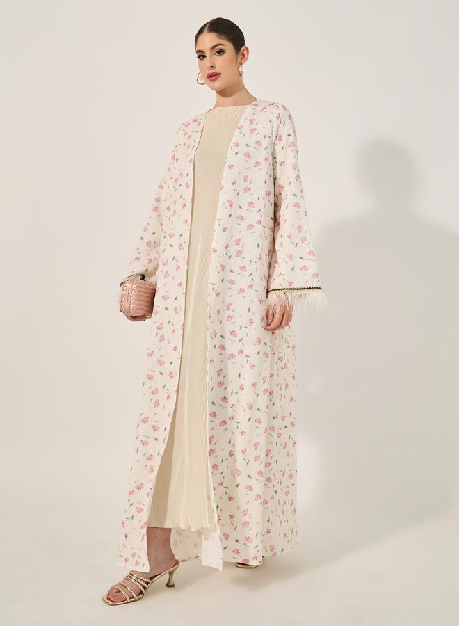 ستايلي عباية جاكار بطبعات زهور وزينة ريش - Image 1