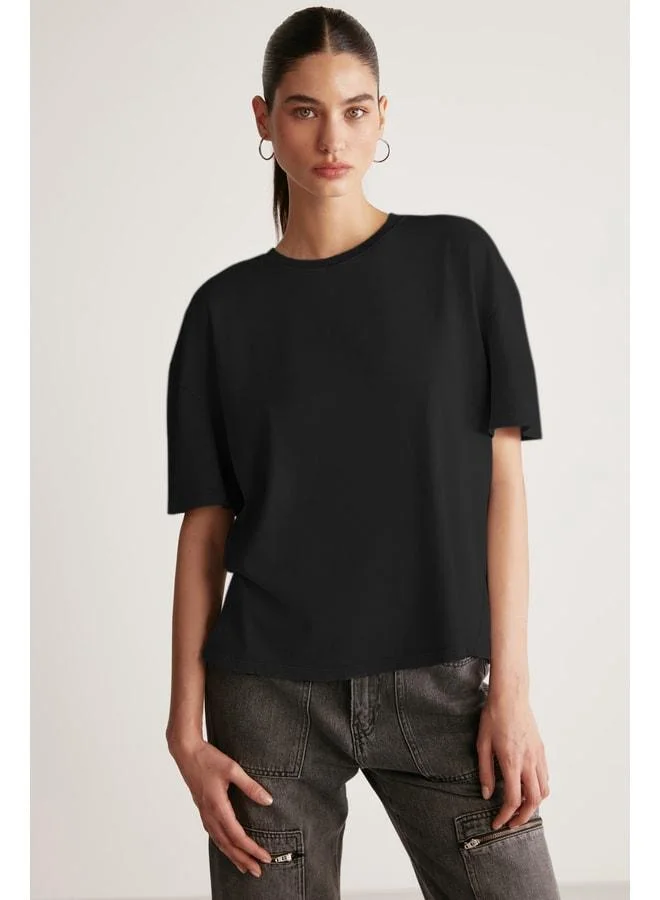 Grimelange Jemmy Women's 100% Organic Cotton Relaxed Fit Slit Round Neck Black T‑shirt.