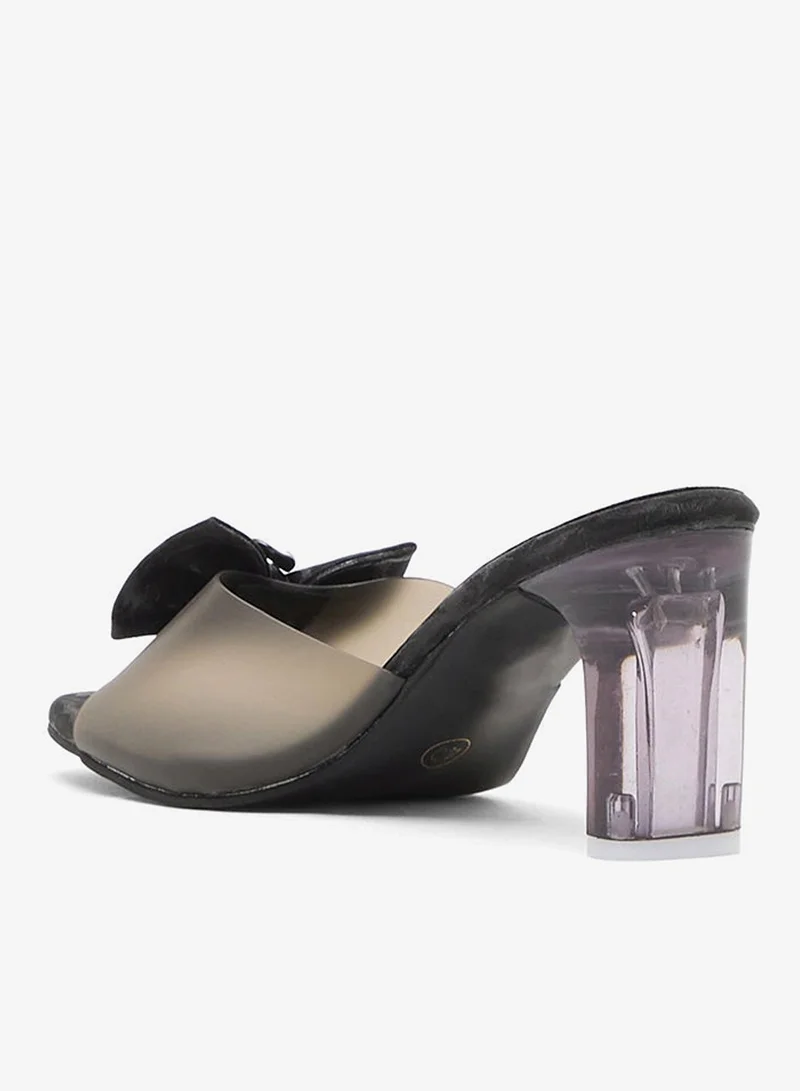 بيتك ستيبس صندل بكعب عالٍ مع فيونكة