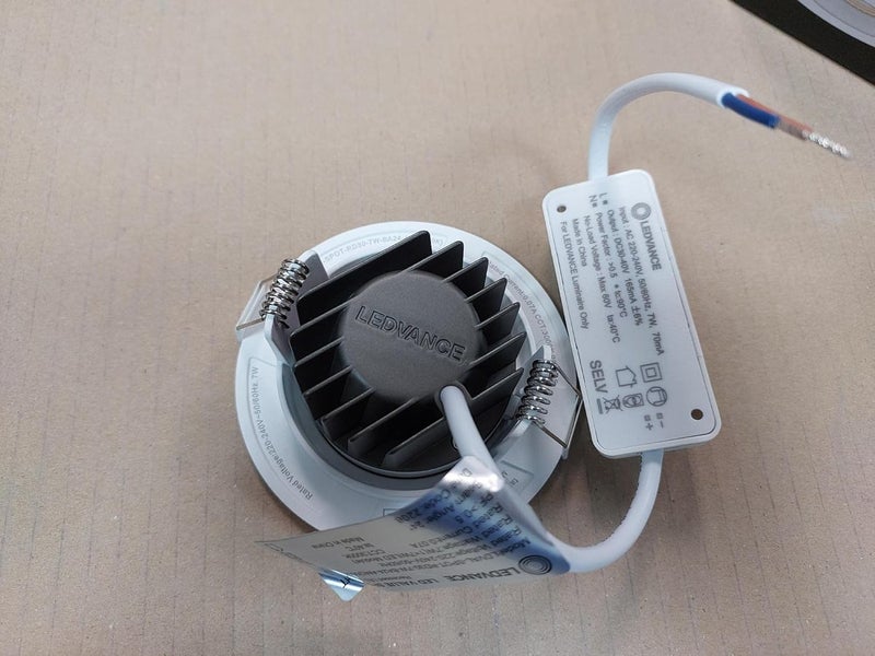 LEDVANCE 7W Warm White LED Spotlight - Image 5