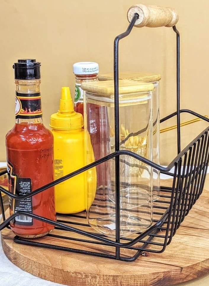 Minash basket and metal sauce holder