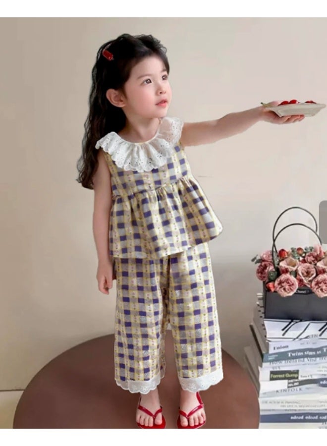 Ayada Home طقم بنات 2 قطعة بأسلوب فرنسي، بلوزة بدون أكمام بطبعة زهور مع ياقة دانتيل + بنطلون واسع الساق - Image 2