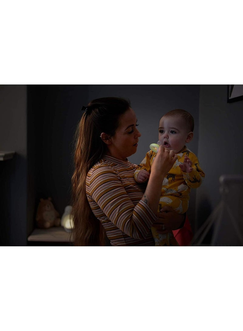 إيروريكس Tommee Tippee Closer to Nature Night Time Soother, 6-18 Months, 2-Pack | Glow in The Dark, Breast-like Shape for Easy Transition | BPA Free - Image 2
