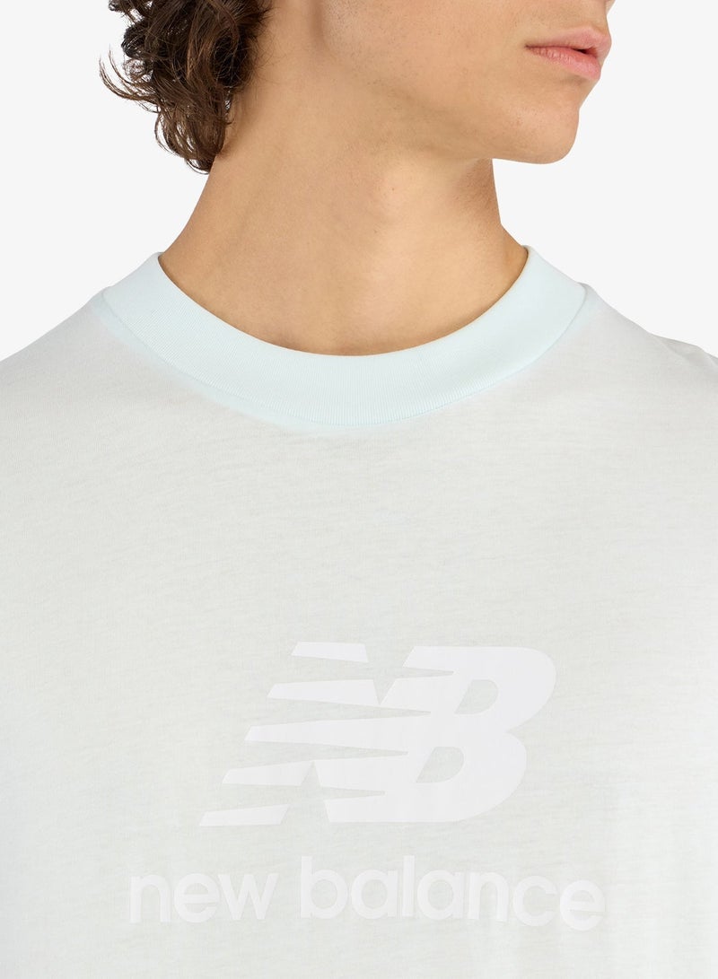 نيو بالانس تيشيرت أساسي مزين بشعار الماركة - Image 4