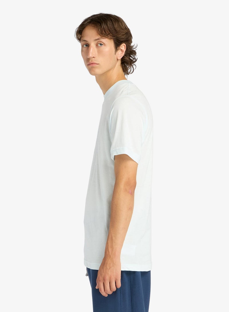 نيو بالانس تيشيرت أساسي مزين بشعار الماركة - Image 3