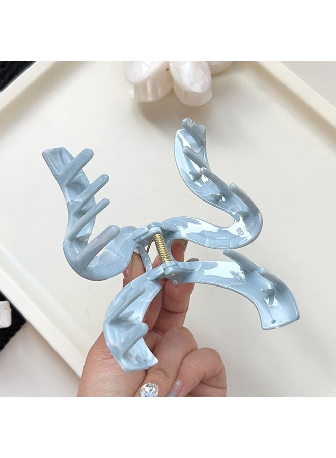 مجموعة من 3 مشابك شعر بتصميم رخامي أزرق فاتح، مشابك شعر أكريليك مموجة على شكل فيونكة زهور، مشابك شعر كبيرة الحجم مانعة للانزلاق وقوية التثبيت للشعر الكثيف والخفيف، إكسسوارات شعر صيفية أنيقة، هدية مثالية للنساء والفتيات لتزيين تسريحات الشعر اليومية - Image 3