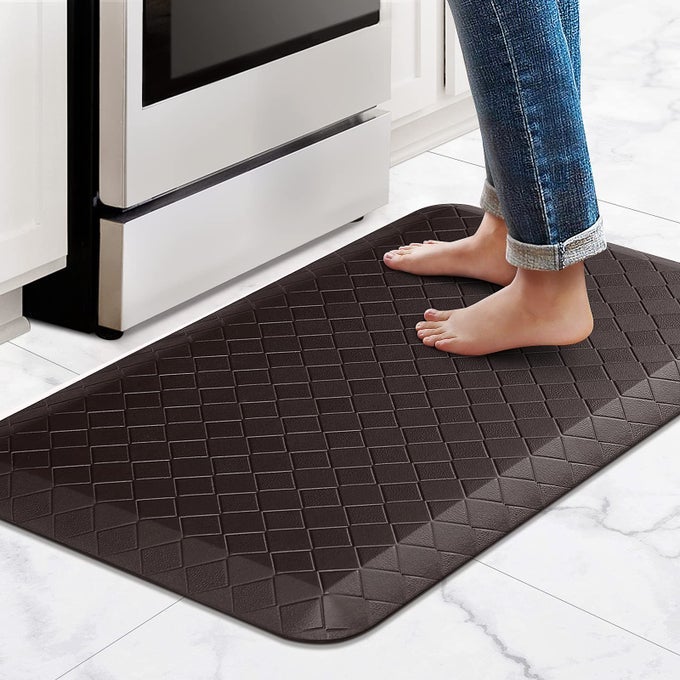 KITCHEN FLOOR MAT 45 INCH THICK ANTIFATIGUE KITCHEN RUGWATERPROOF NONSLIP KITCHEN MATS AND RUGS HEAVY DUTY ERGONOMIC COMFORT RUG FOR KITCHENOFFICESINK173 X 28 CHOCOLATE