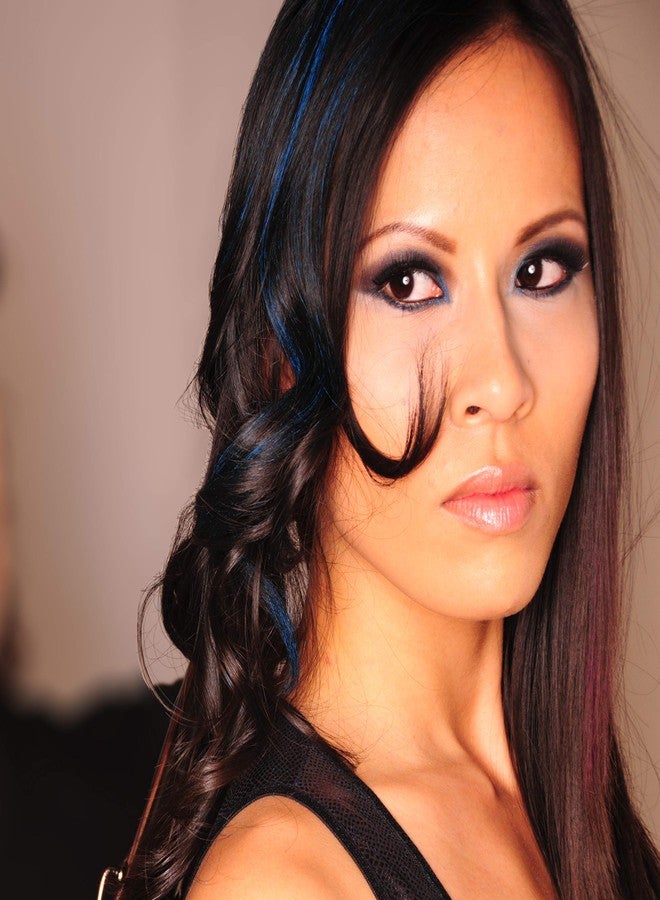 كولور مي ماسكارا كولورمي لتغطية جذور الشعر مؤقتاً، لتلوين ودمج لون الشعر الجديد شبه الدائم. يزول بالغسل (لون التوت الأزرق). - Image 3