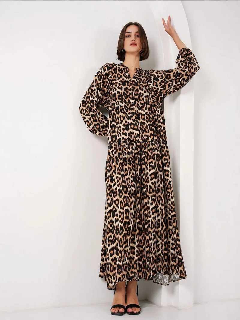 بيغ دارت فستان ماكسي مطبوع بياقة على شكل حرف  وأزرار