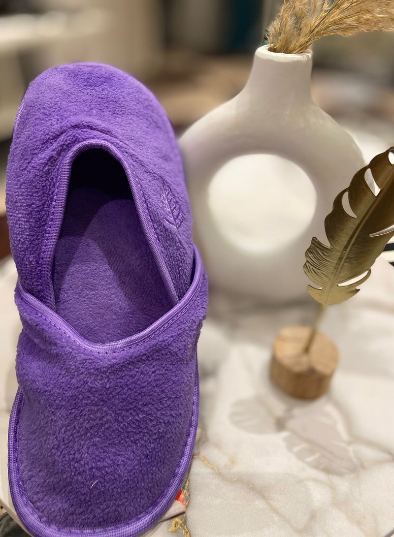 Generic - Soft, padded indoor slippers designed for ultimate comfort while relaxing at home. - Image 1