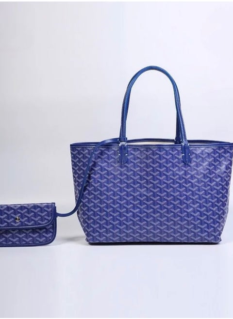 A luxurious goyard bag with an elegant design and just the right size
