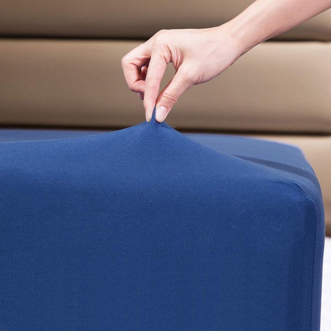 FITTED SHEET FULL FITTED SHEET ONLYNO FLAT SHEET OR PILLOW SHAMS4 WAY STRETCH MICROKNITSNUG FITWRINKLE FREEFOR STANDARD MATTRESS AND AIR BED MATTRESS FROM 8 UP TO 14NAVY
