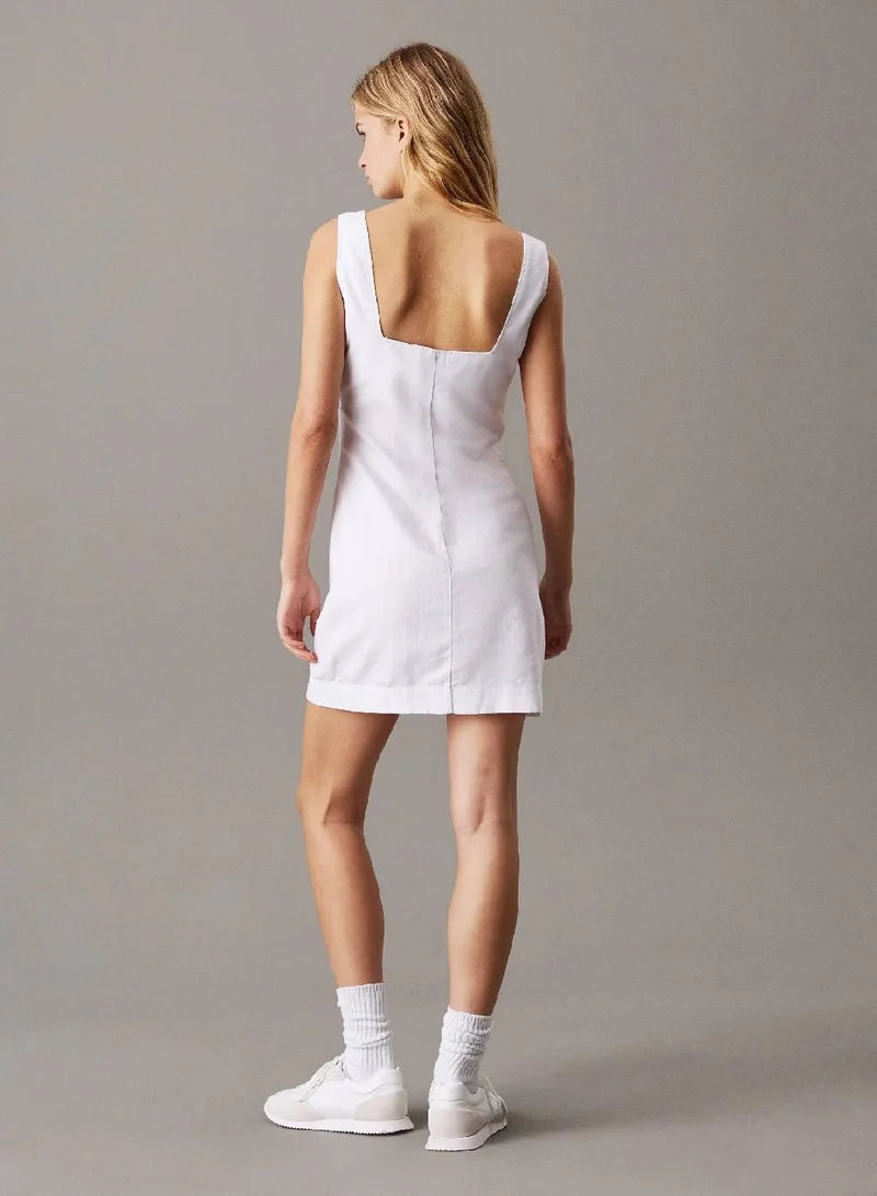 كالفن كلاين جينز فستان قصير من القطن والكتان الناعم