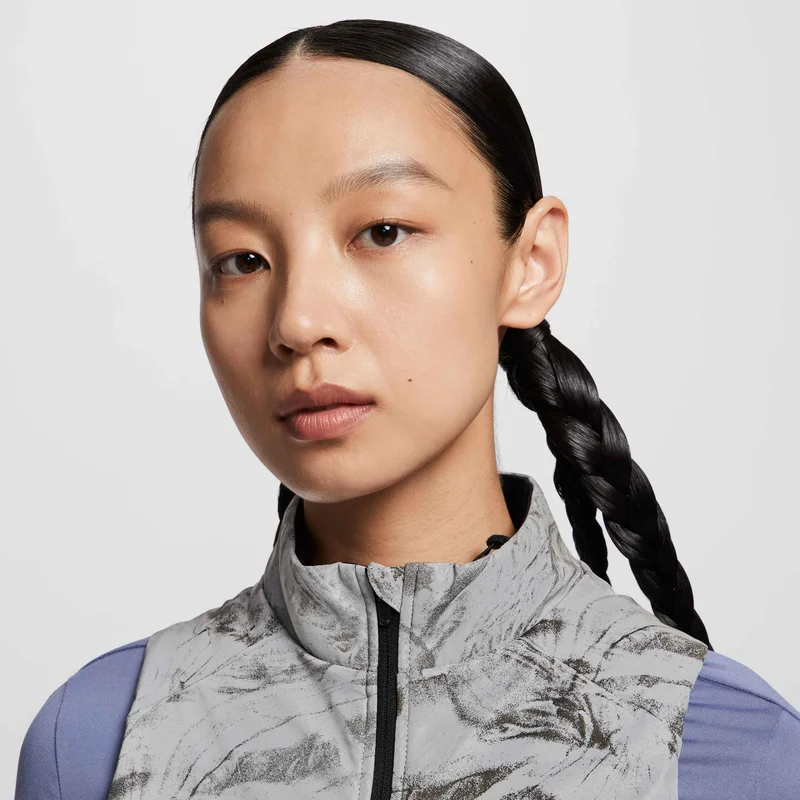 Nike Grey Women's Swift Therma-FIT ADV Reflective Running Vest for Women | Best Price UAE