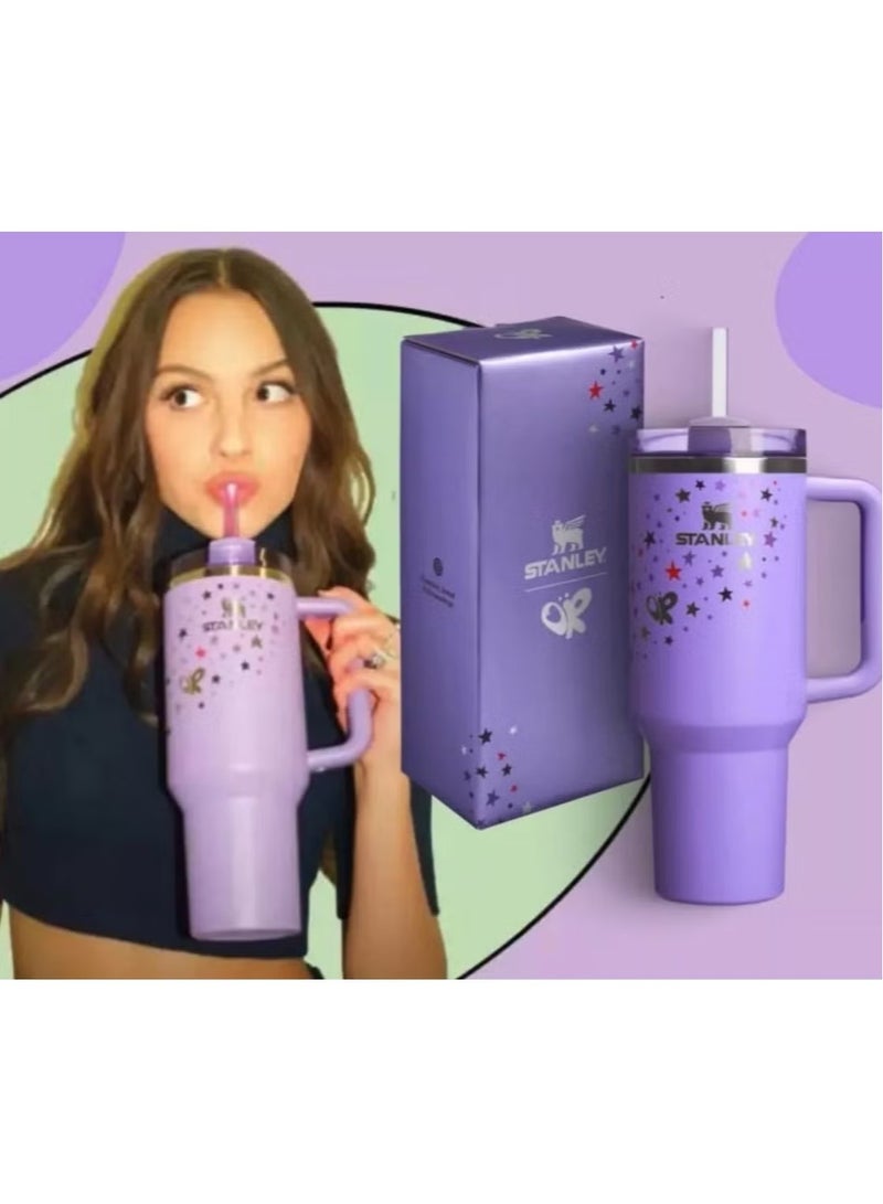 Stanley أوليفيا رودريغو × ستانلي 40 أونصة كوب كوانشر H2.0 إصدار محدود – كوب سفر من الفولاذ المقاوم للصدأ مع غطاء FlowState المقاوم للتسرب وقشة قابلة لإعادة الاستخدام – يحافظ على المشروبات ساخنة لمدة 7 ساعات، وباردة لمدة 11، ومثلجة لمدة يومين – زجاجة ترطيب لجمع القهوة، الشاي، السموذي والمزيد – هدية مثالية للمشجعين والاستخدام اليومي - Image 4